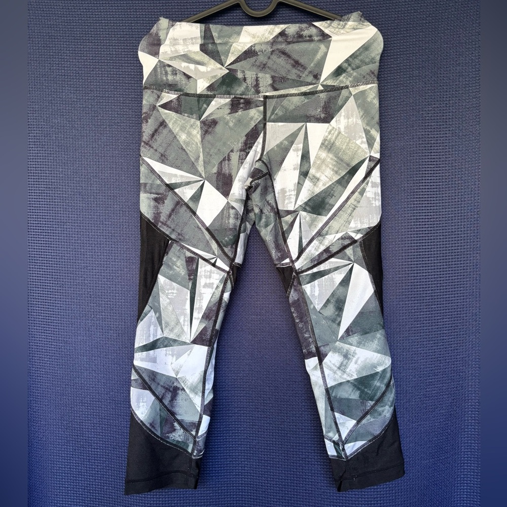 Zella Black and Gray Geometric Leggings